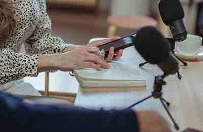 播音主持的功能與拓展探析